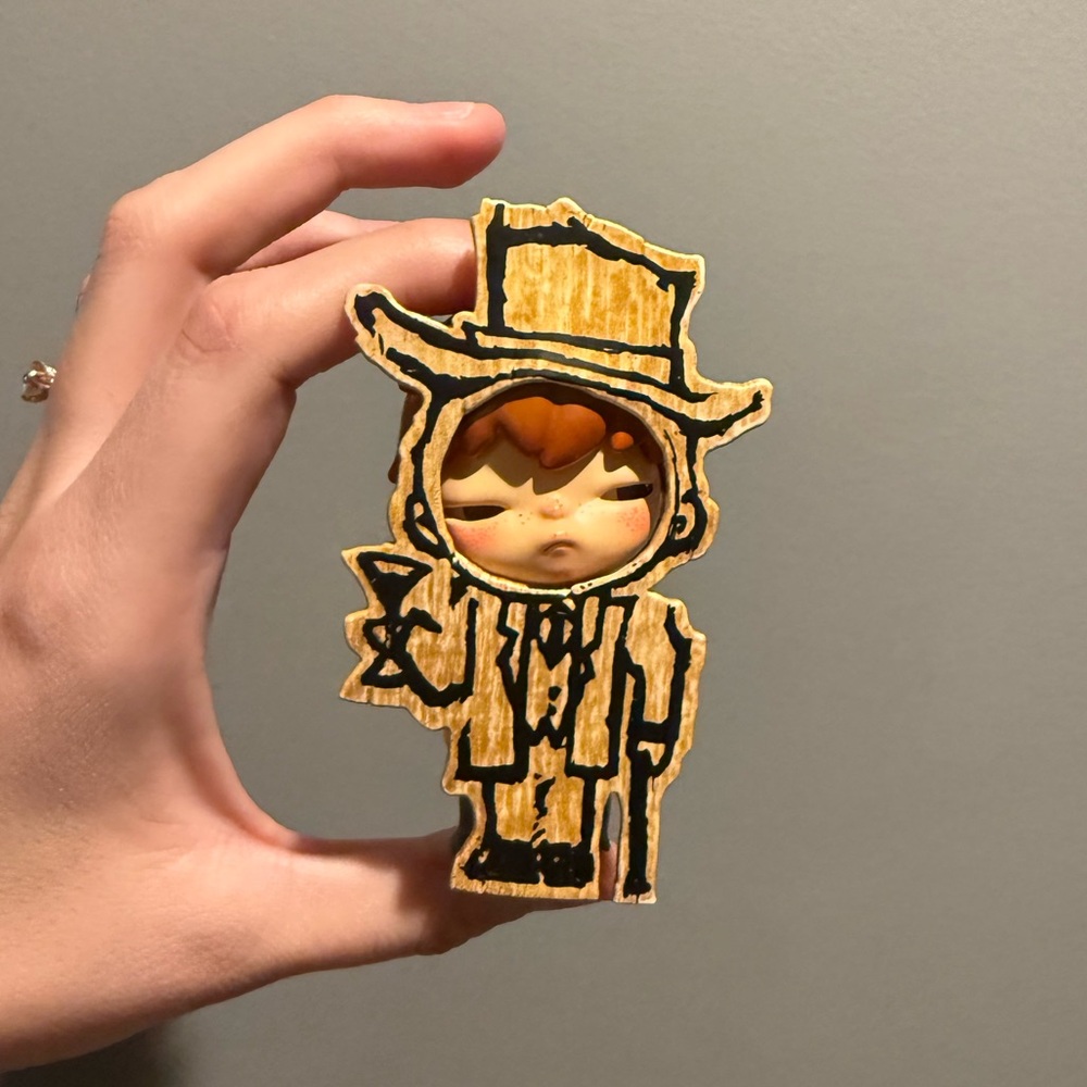 Hirono Figurine - The Poet from Blind Box